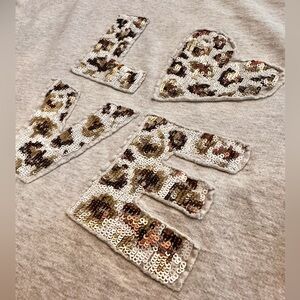 Embellished LOVE sweatshirt - embellished soft brushed light gray, leopard print